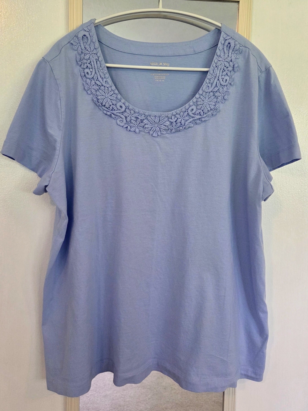 White Stag Women’s XXL 2XL Blue Crochet Floral Neck Short Sleeve Top